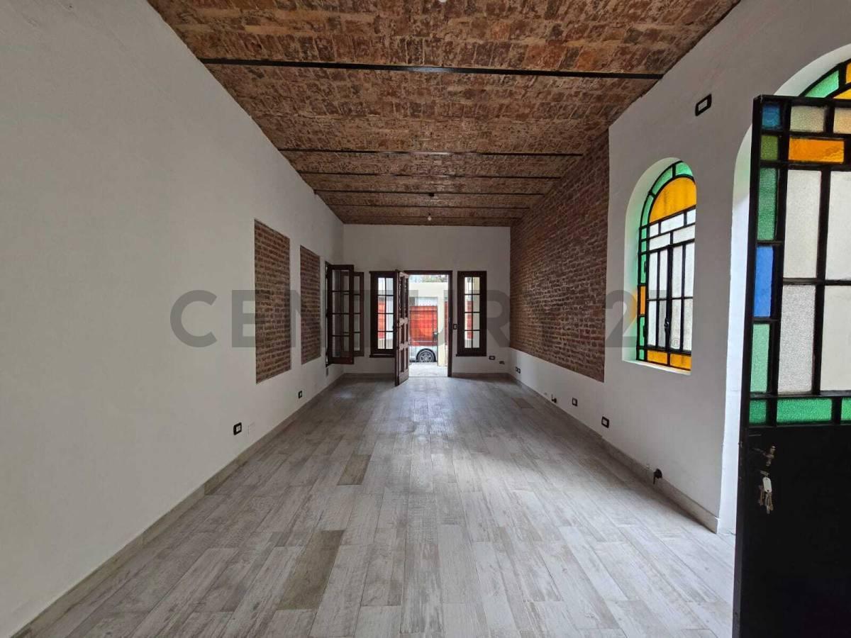 Foto de VENTA CASA RECICLADA A NUEVO 5AMB CON PATIO Y TERRAZA - CIUDADELA, imagen 5