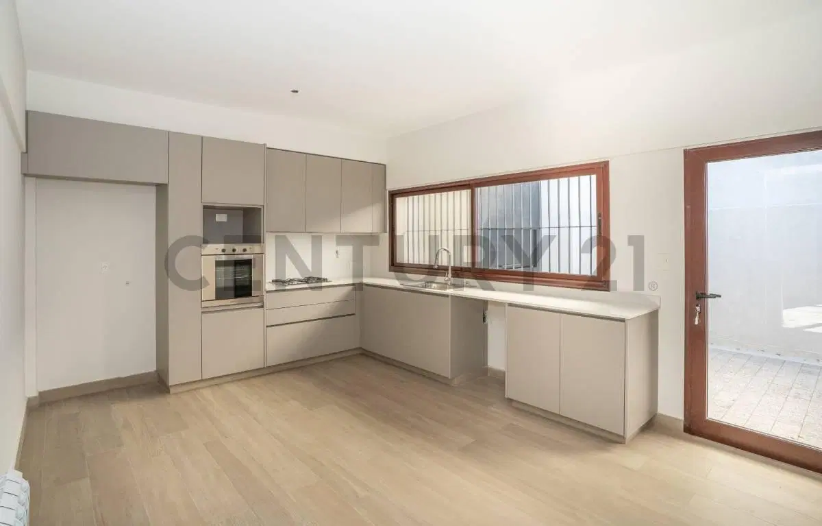 VENTA PH 5 AMBIENTES CON PATIO Y COCHERA RECICLADO A NUEVO - VILLA DEVOTO 2