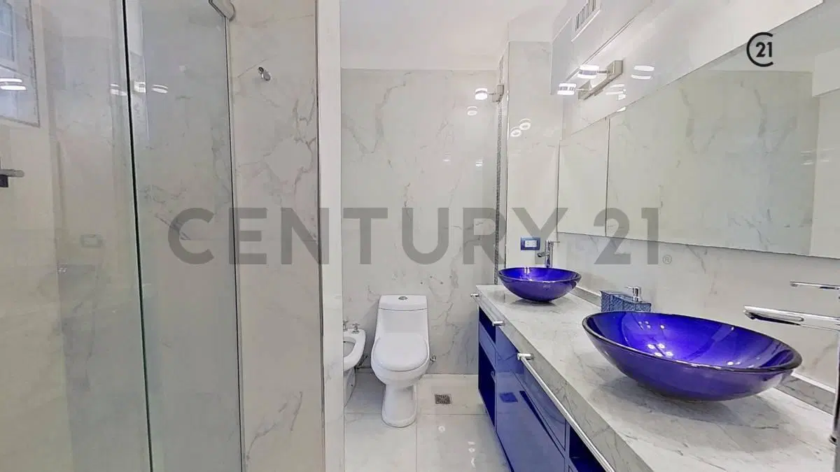DEPARTAMENTO 5 AMBIENTES/BAULERA Y COCHERA 5