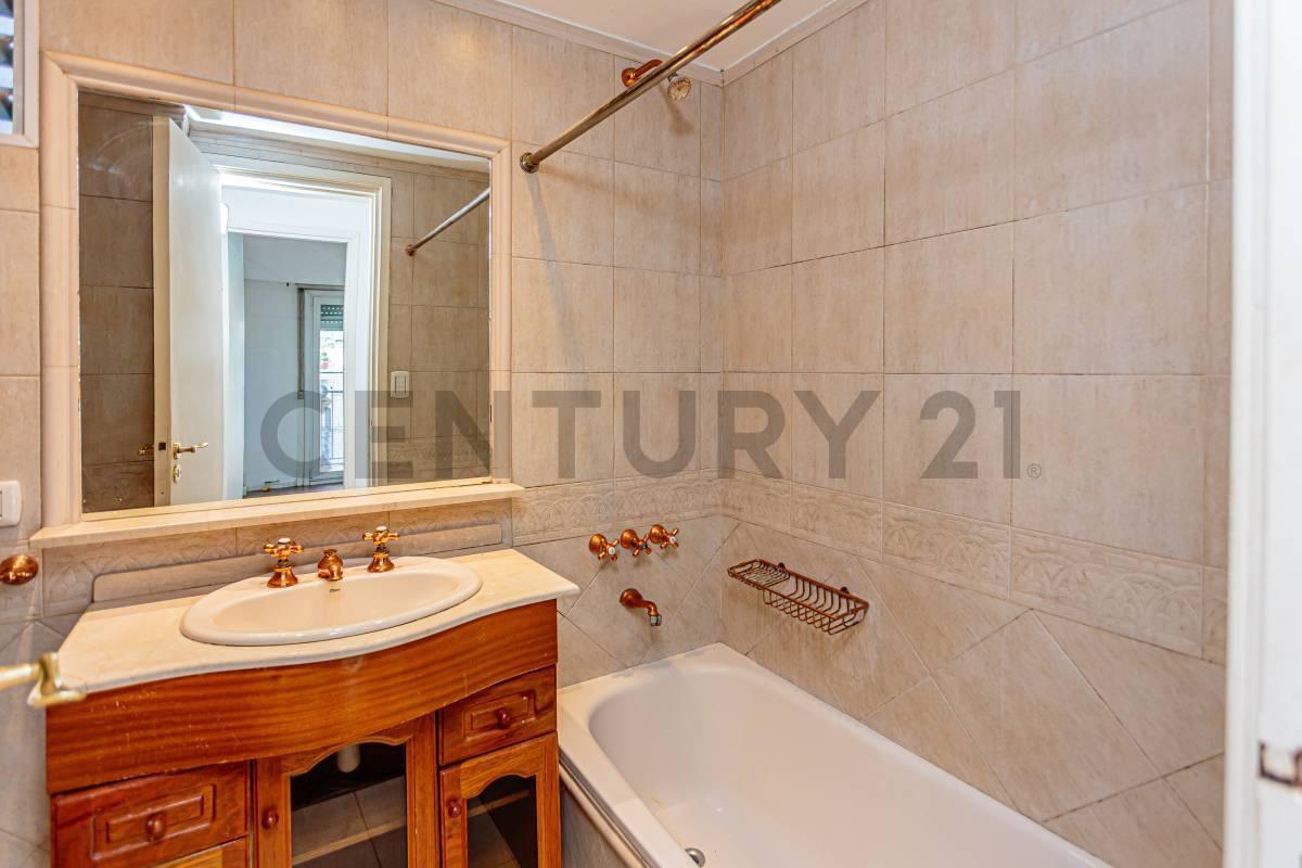 Foto de VENTA DEPARTAMENTO 3 AMBIENTES C/BALCON Y DEPENDENCIA EN BELGRANO., imagen 4