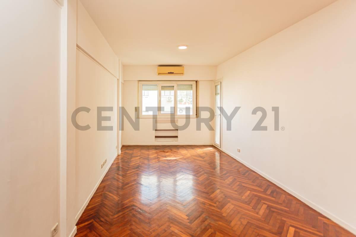 Foto de VENTA DEPARTAMENTO 3 AMBIENTES C/BALCON Y DEPENDENCIA EN BELGRANO., imagen 2