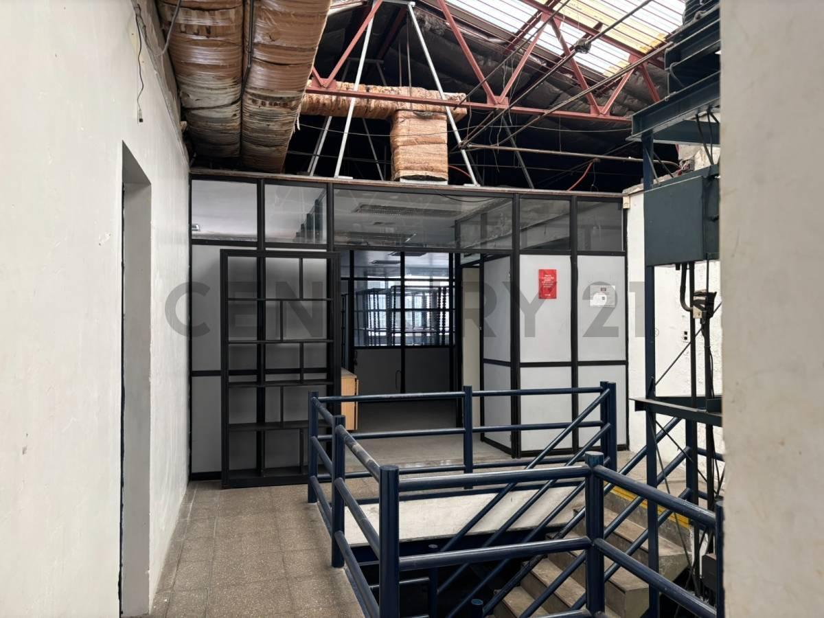 Foto de DEPOSITO CON OFICINAS | VILLA LUGANO, imagen 3