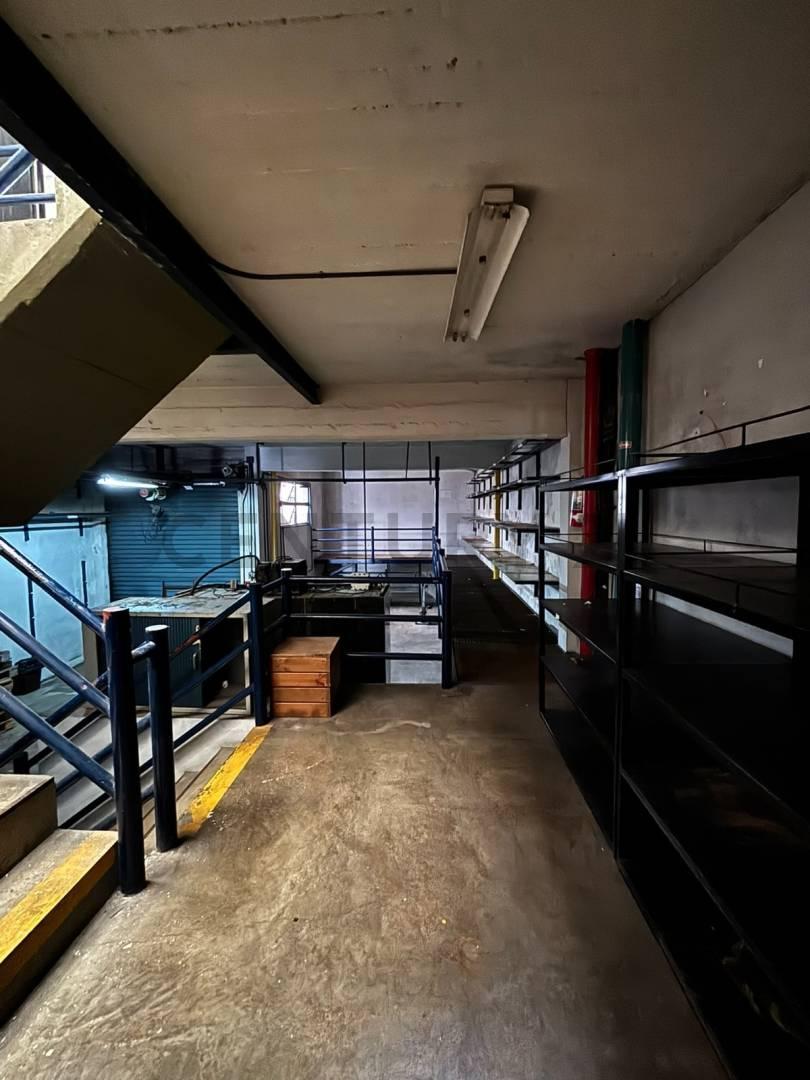 Foto de DEPOSITO CON OFICINAS | VILLA LUGANO, imagen 5