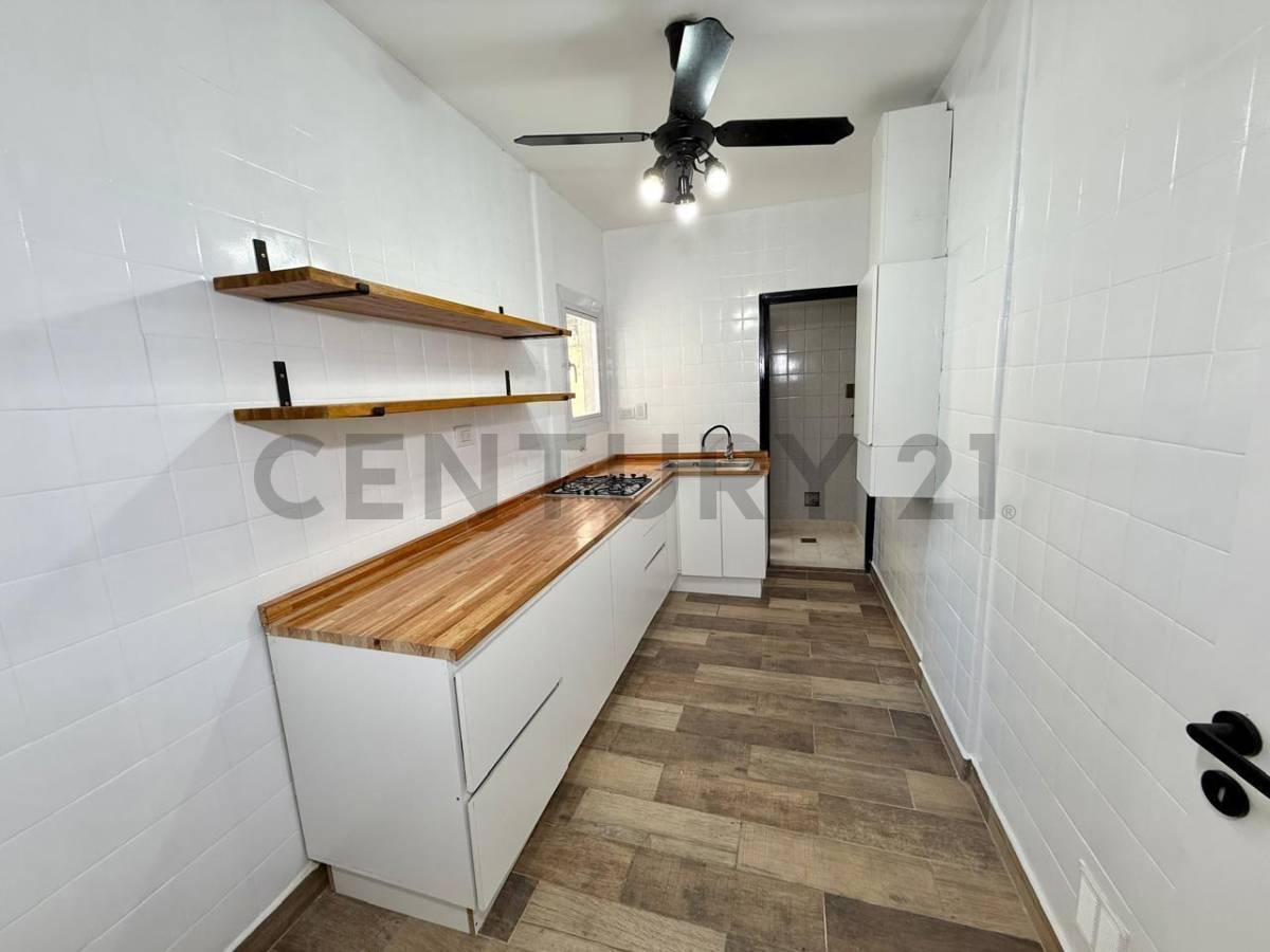 Foto de VENTA DEPARTAMENTO 2 AMBIENTES CON BALCON EN EL BARRIO DE LA BOCA, imagen 2