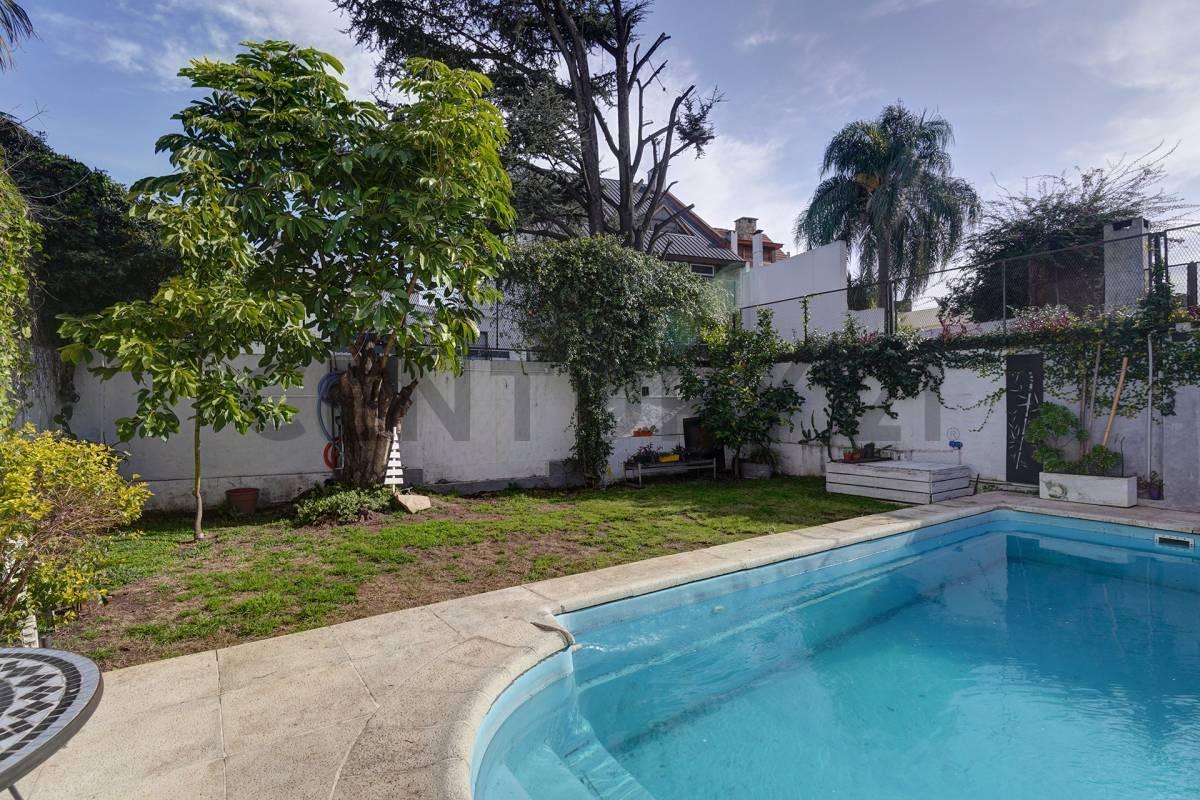 Foto de VENTA CASA CON JARDIN Y PISCINA - VERSALLES, imagen 2