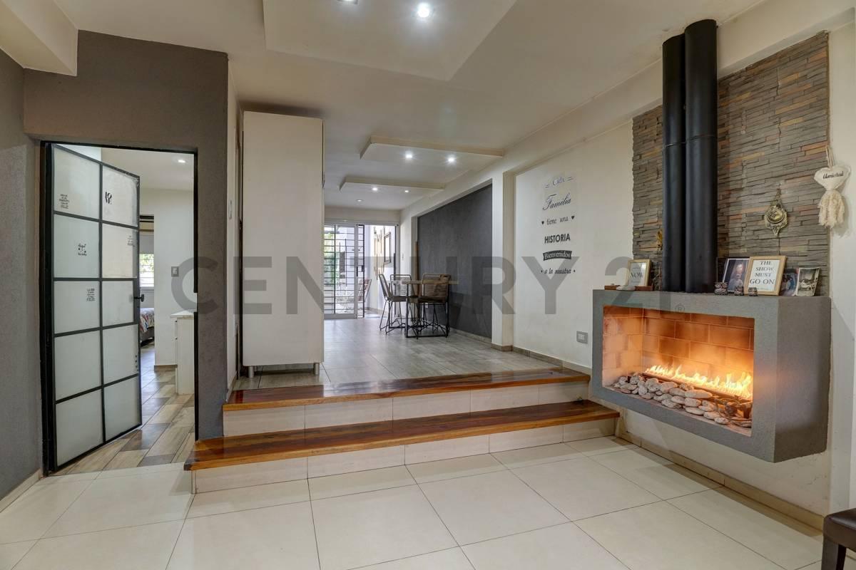 Foto de VENTA CASA CON JARDIN Y PISCINA - VERSALLES, imagen 3