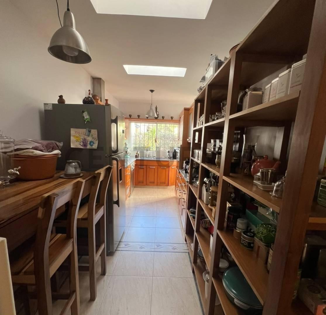 Foto de VENTA CASA 5 AMBIENTES - LA LUCILA, imagen 2