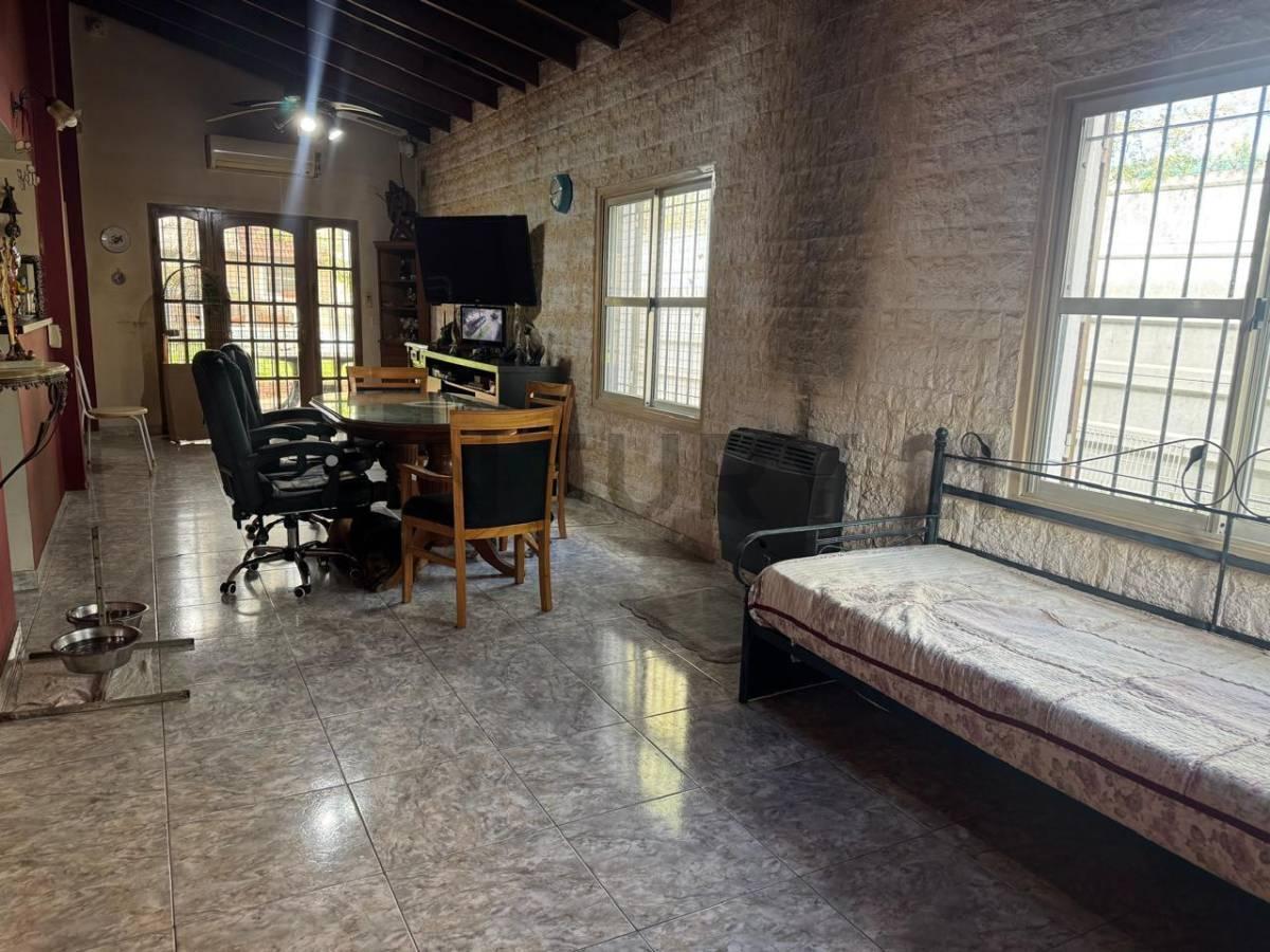 Foto de VENTA | CASA 4 AMBIENTES A REFACCIONAR I CON QUINCHO Y PISCINA |, imagen 2