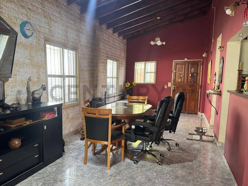Foto de VENTA | CASA 4 AMBIENTES A REFACCIONAR I CON QUINCHO Y PISCINA |, imagen 4