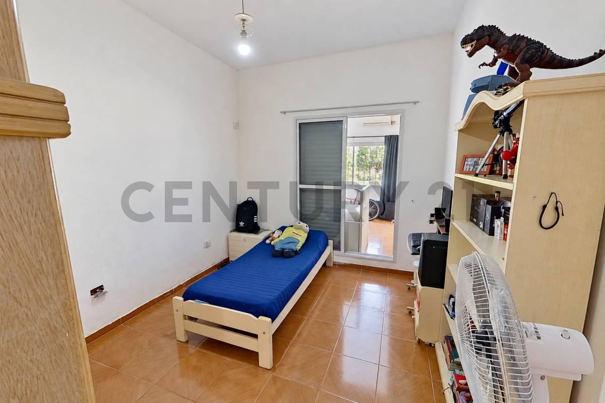 Foto de VENTA CASA 4 AMBIENTES CON PILETA, QUINCHO Y PARRILLA - SAN JUSTO, imagen 4