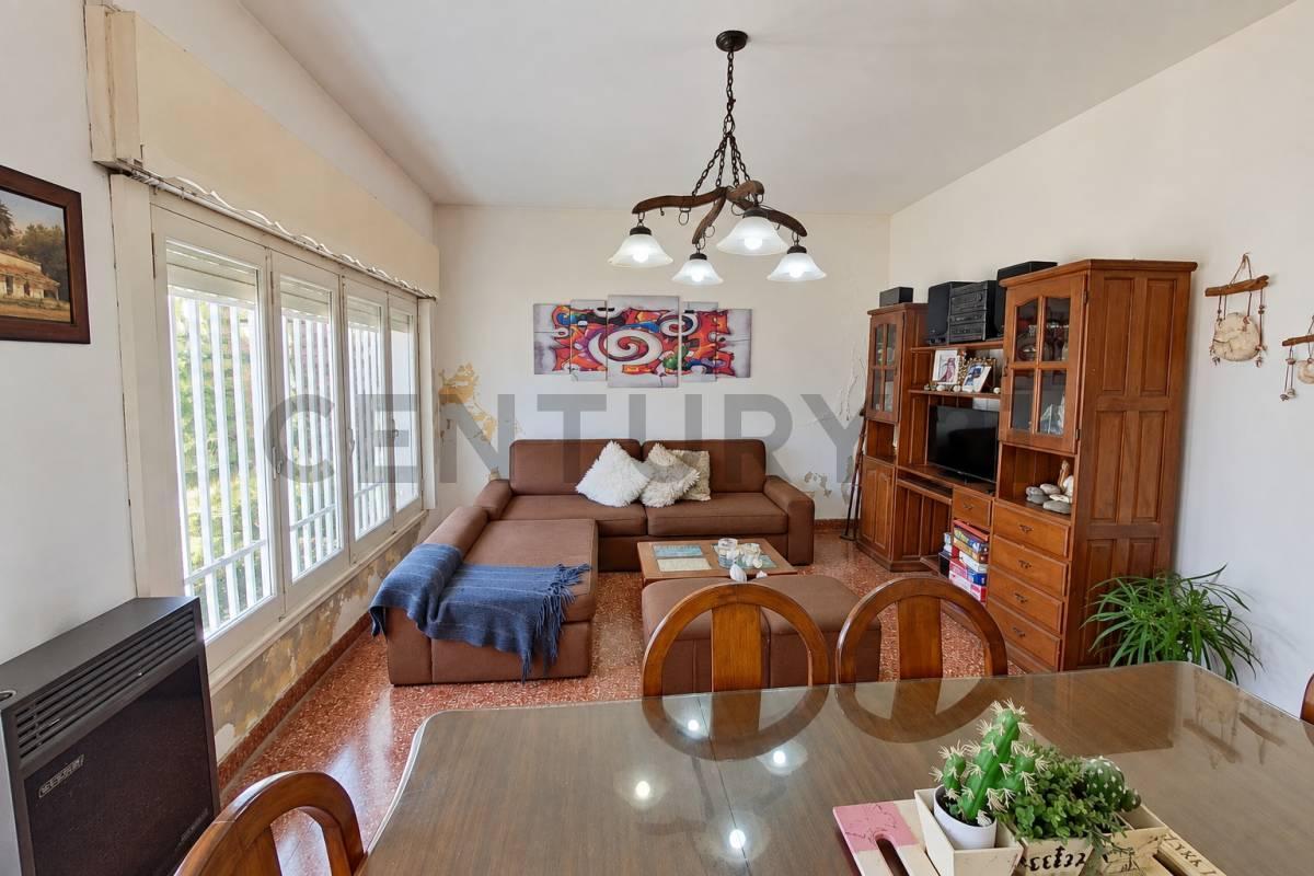 Foto de VENTA CASA 4 AMBIENTES CON PILETA, QUINCHO Y PARRILLA - SAN JUSTO, imagen 2
