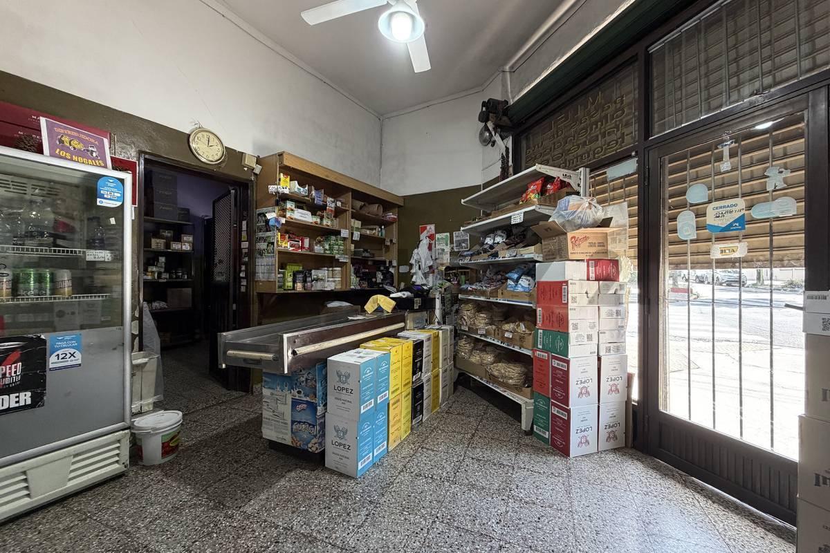 Foto de Venta Deposito, Local y Casa de 5 ambientes en Flores, imagen 4