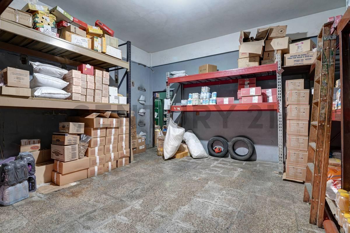 Foto de Venta Deposito, Local y Casa de 5 ambientes en Flores, imagen 3