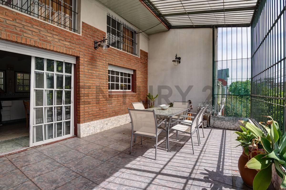 Foto de Venta Casa 4 ambientes con dependencia, escritorio , playroom, local y, imagen 2