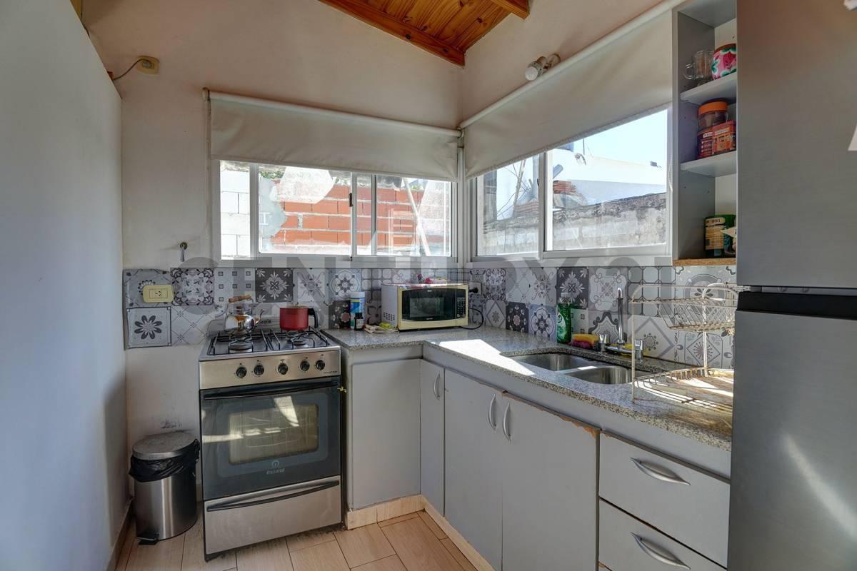 Foto de VENTA CASA 5 AMBIENTES C/ DEPENDENCIA, ESCRITORIO, TERRAZA Y COCHERA, imagen 2