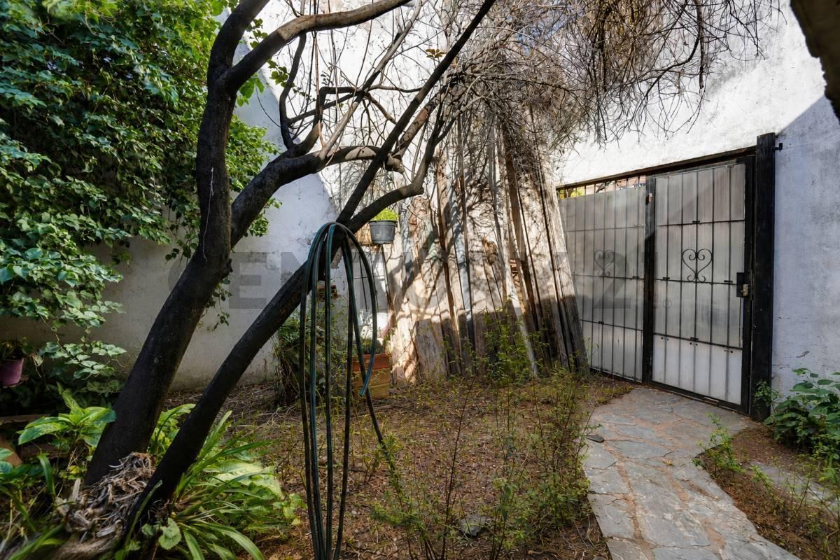Foto de VENTA CASA 5 AMBIENTES C/ DEPENDENCIA, ESCRITORIO, TERRAZA Y COCHERA, imagen 1
