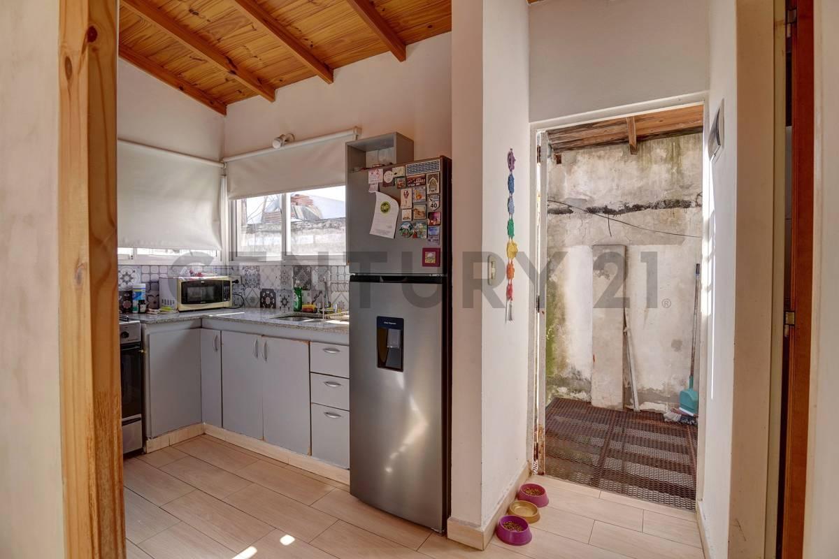 Foto de VENTA CASA 5 AMBIENTES C/ DEPENDENCIA, ESCRITORIO, TERRAZA Y COCHERA, imagen 3