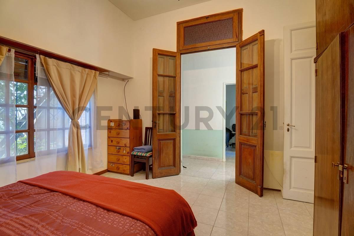 Foto de VENTA CASA 5 AMBIENTES C/ DEPENDENCIA, ESCRITORIO, TERRAZA Y COCHERA, imagen 5