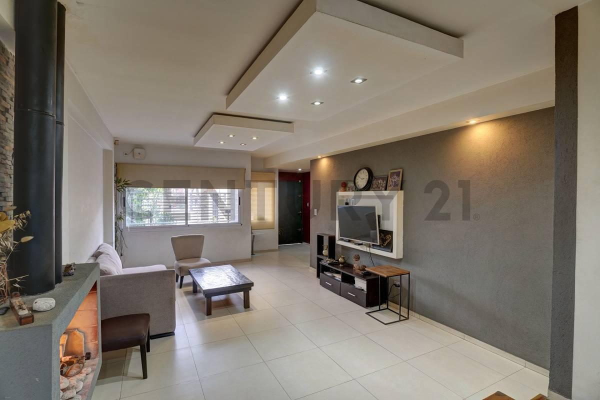 Foto de VENTA CASA CON JARDIN Y PISCINA - VERSALLES, imagen 4
