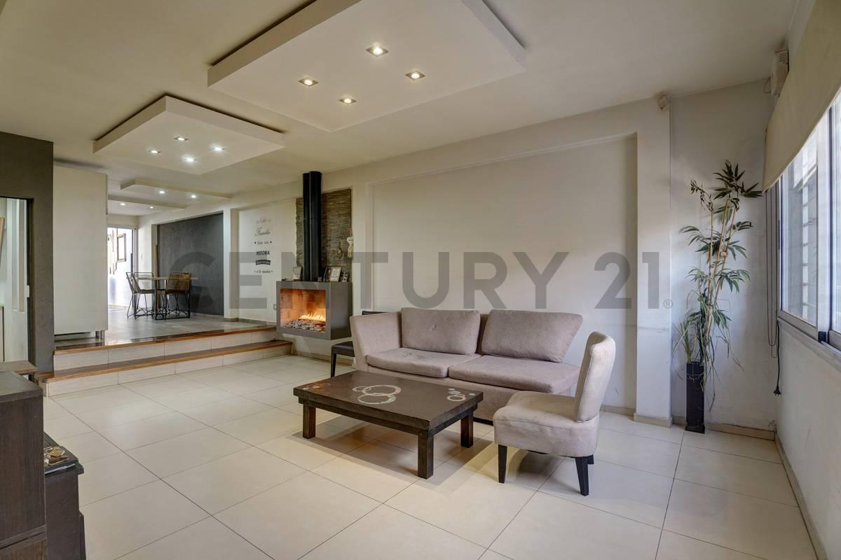 Foto de VENTA CASA CON JARDIN Y PISCINA - VERSALLES, imagen 5