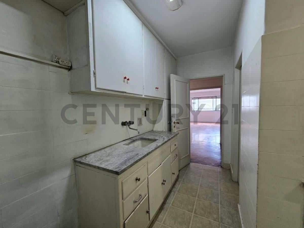 Foto de VENTA DEPARTAMENTO 4 AMBIENTES CON DEPENDENCIA - RECOLETA, imagen 5