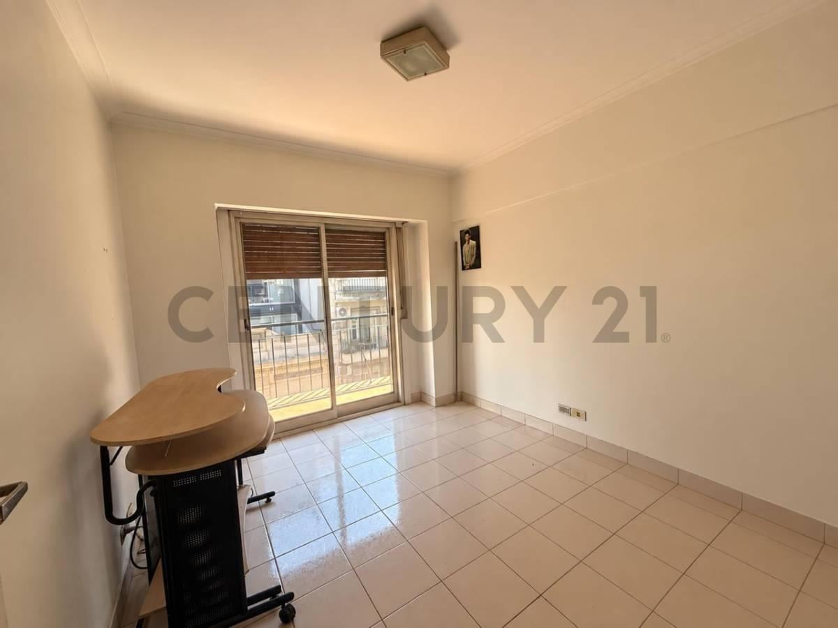 Foto de Alquiler departamento 4 Ambientes con balcón y cochera - Palermo, imagen 2