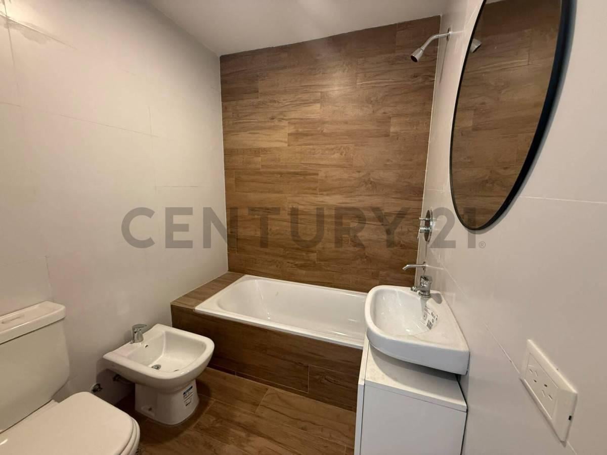 Foto de VENTA DEPARTAMENTO 2 AMBIENTES CON BALCON Y PARRILLA A ESTRENAR -FLORES, imagen 5