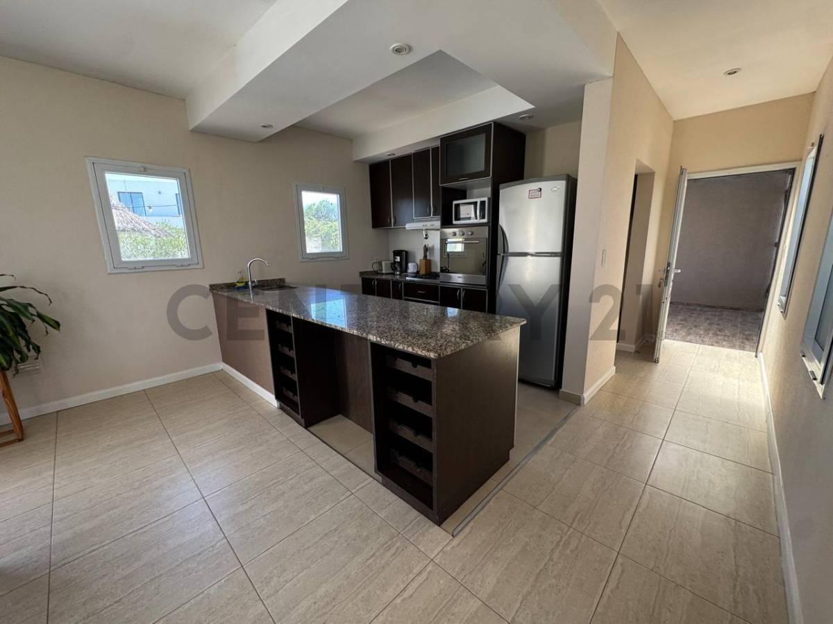 Foto de VENTA | CASA | 4 HABITACIONES | 1 PLANTA | PISCINA | BARRIO GOLF – EL, imagen 2