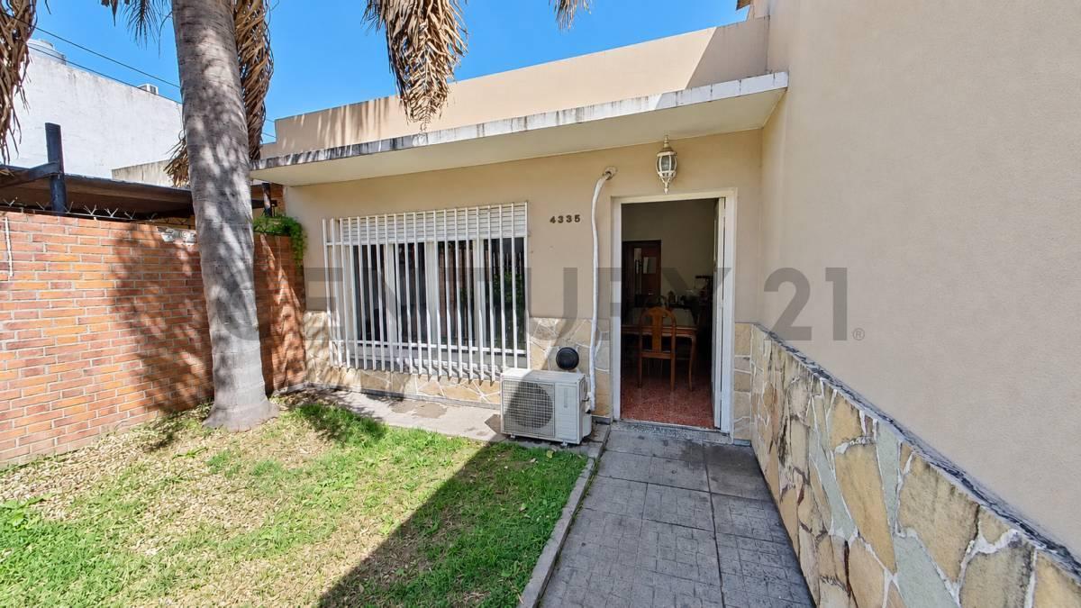 Foto de VENTA CASA 4 AMBIENTES CON PILETA, QUINCHO Y PARRILLA - SAN JUSTO, imagen 3