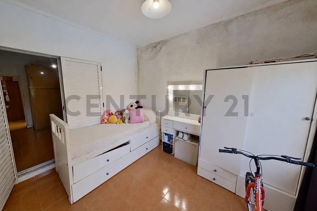 Foto de VENTA CASA 4 AMBIENTES CON PILETA, QUINCHO Y PARRILLA - SAN JUSTO, imagen 2