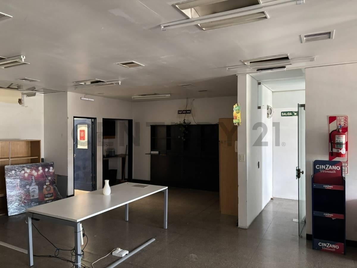 Foto de ALQUILER |OFICINAS CON DEPOSITO Y PATIO DE MANIOBRAS | VILLA LUGANO, imagen 4