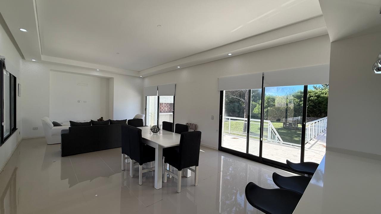 Foto de Casa en Venta - Costa Esmeralda, imagen 2