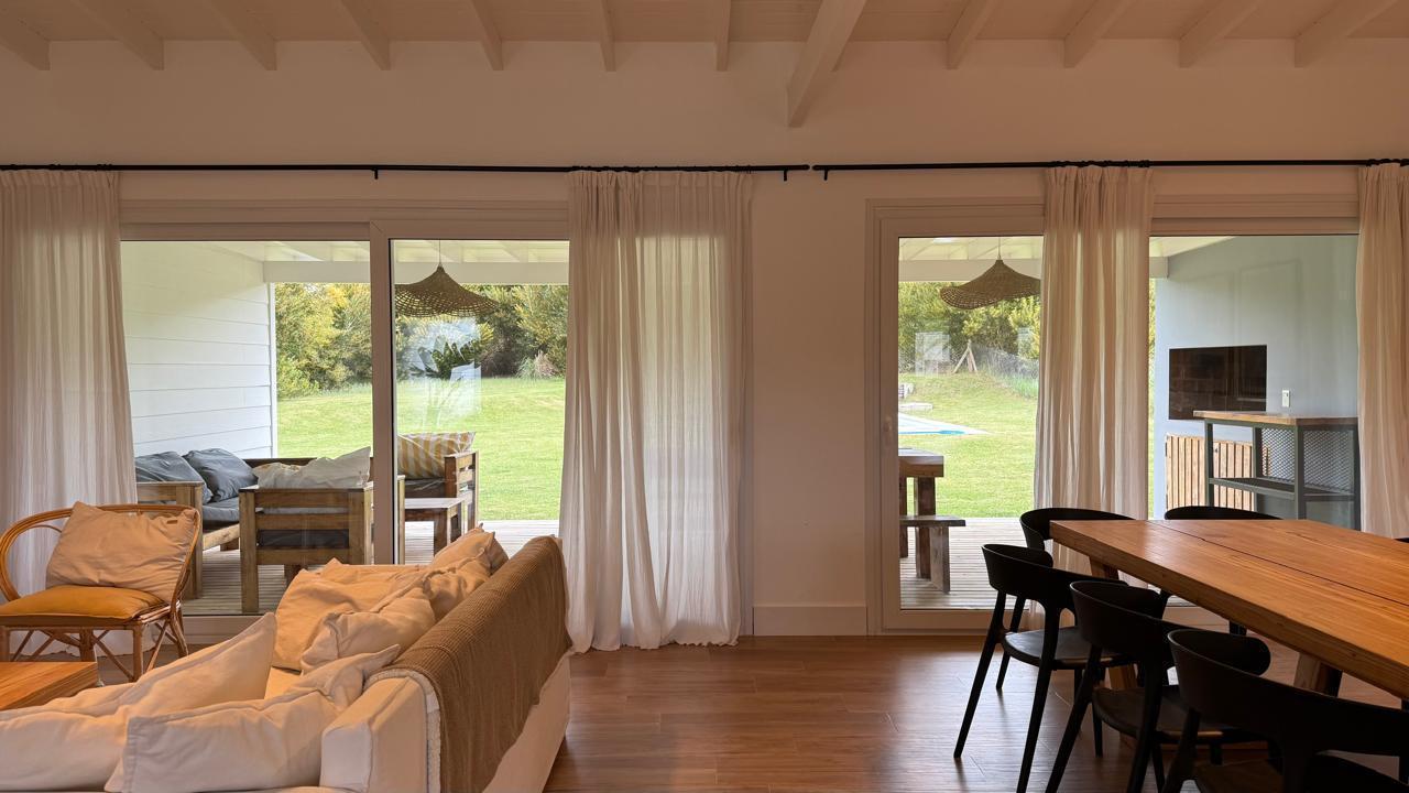 Foto de Casa en Venta - Costa Esmeralda, imagen 2