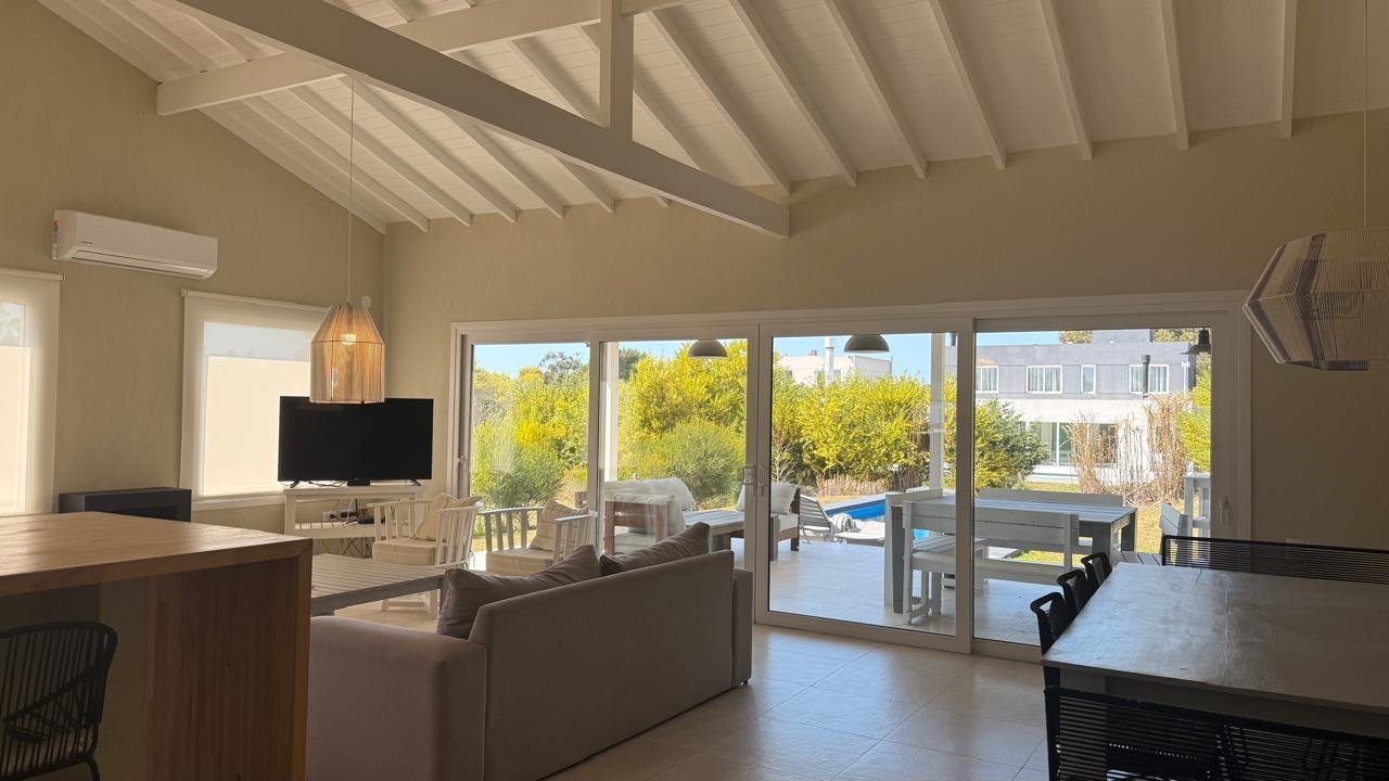 Foto de Casa en Venta - Costa Esmeralda, imagen 3