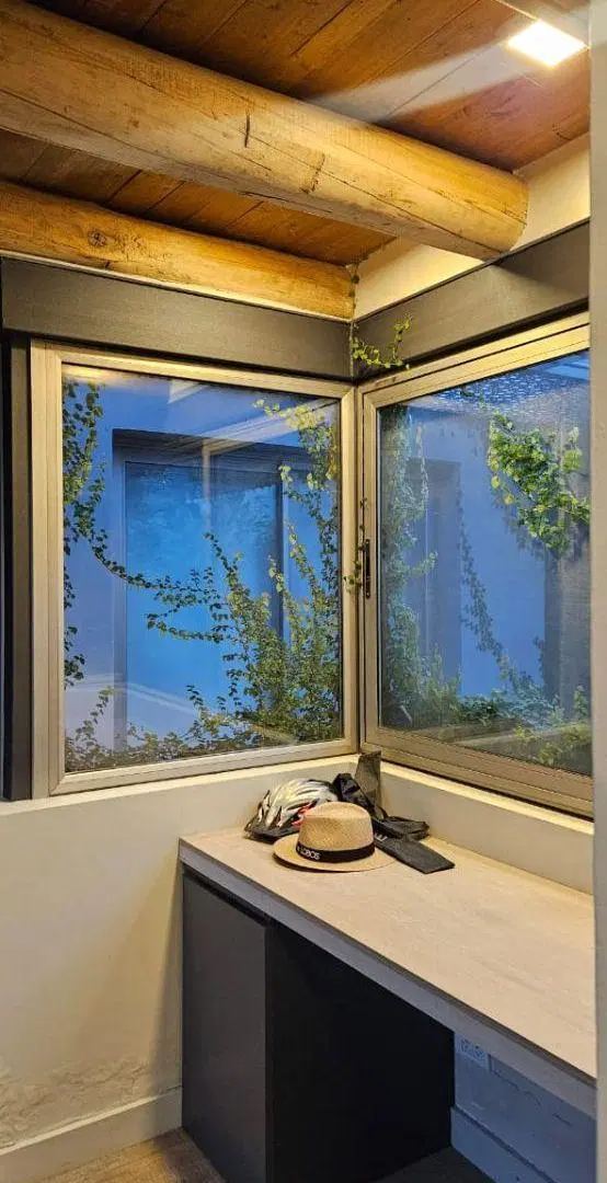 Casa con 2 Suites, Escritorio y Patios Internos | Segura y Funcional 3