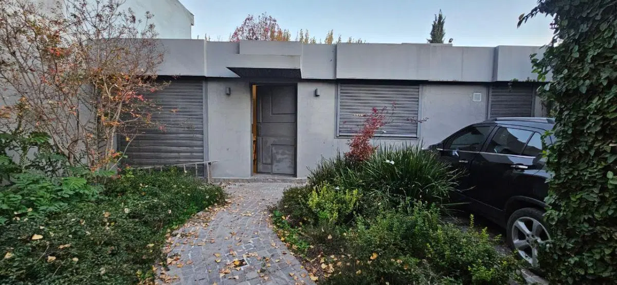 Casa con 2 Suites, Escritorio y Patios Internos | Segura y Funcional 2