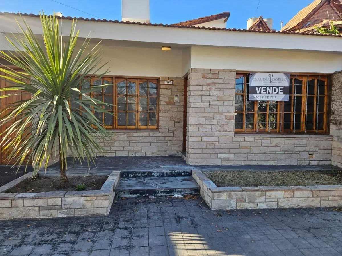 Casa de 229 m² con 3 dormitorios en venta en Luján de Cuyo 3