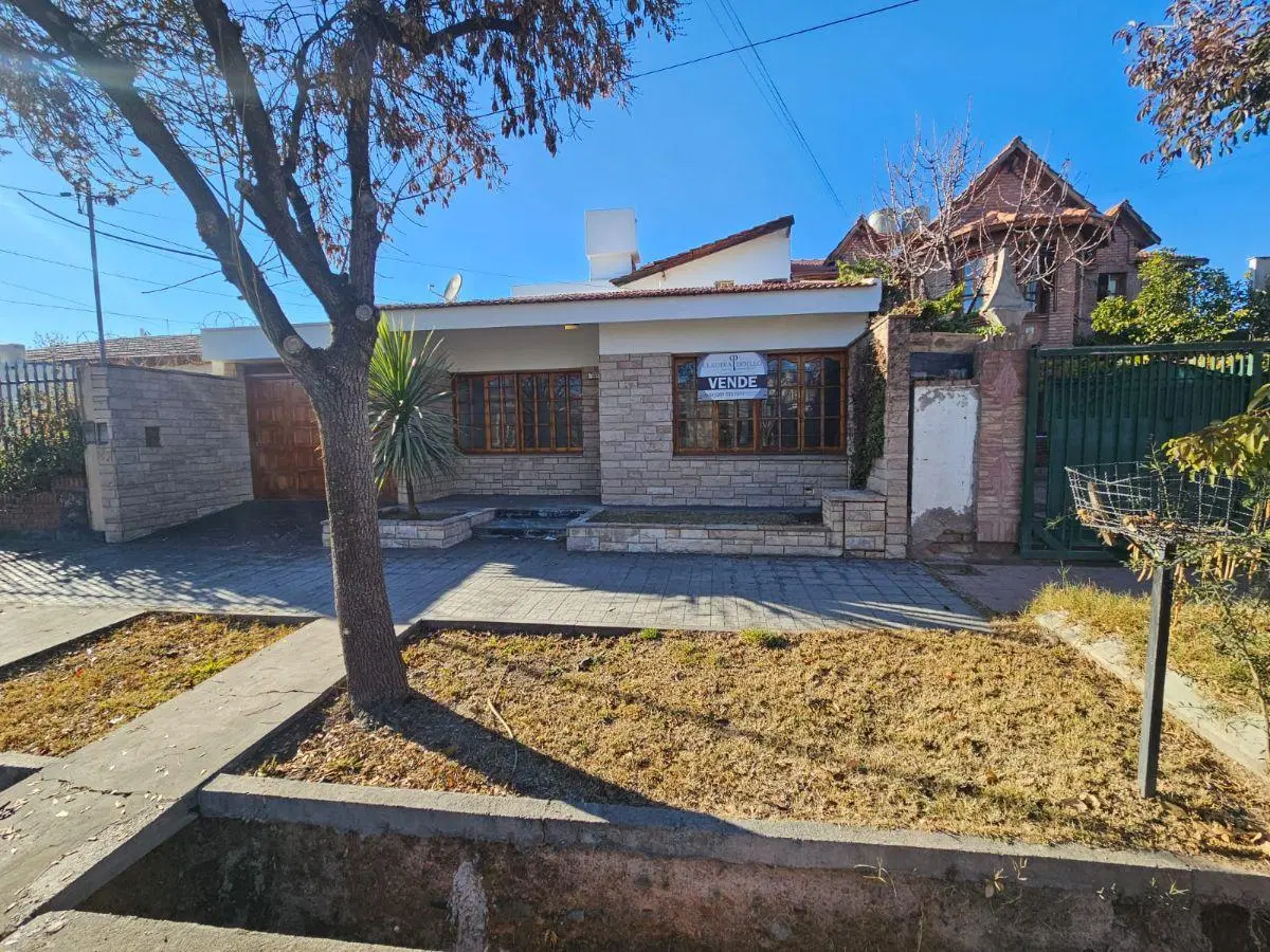 Casa de 229 m² con 3 dormitorios en venta en Luján de Cuyo 4