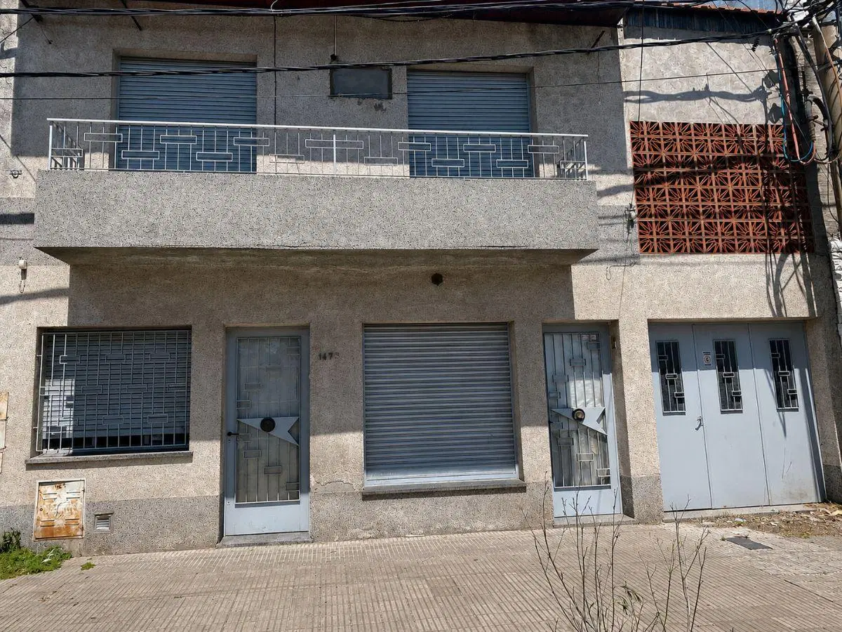 Casa 3 Dormitorios y Local Comercial 4