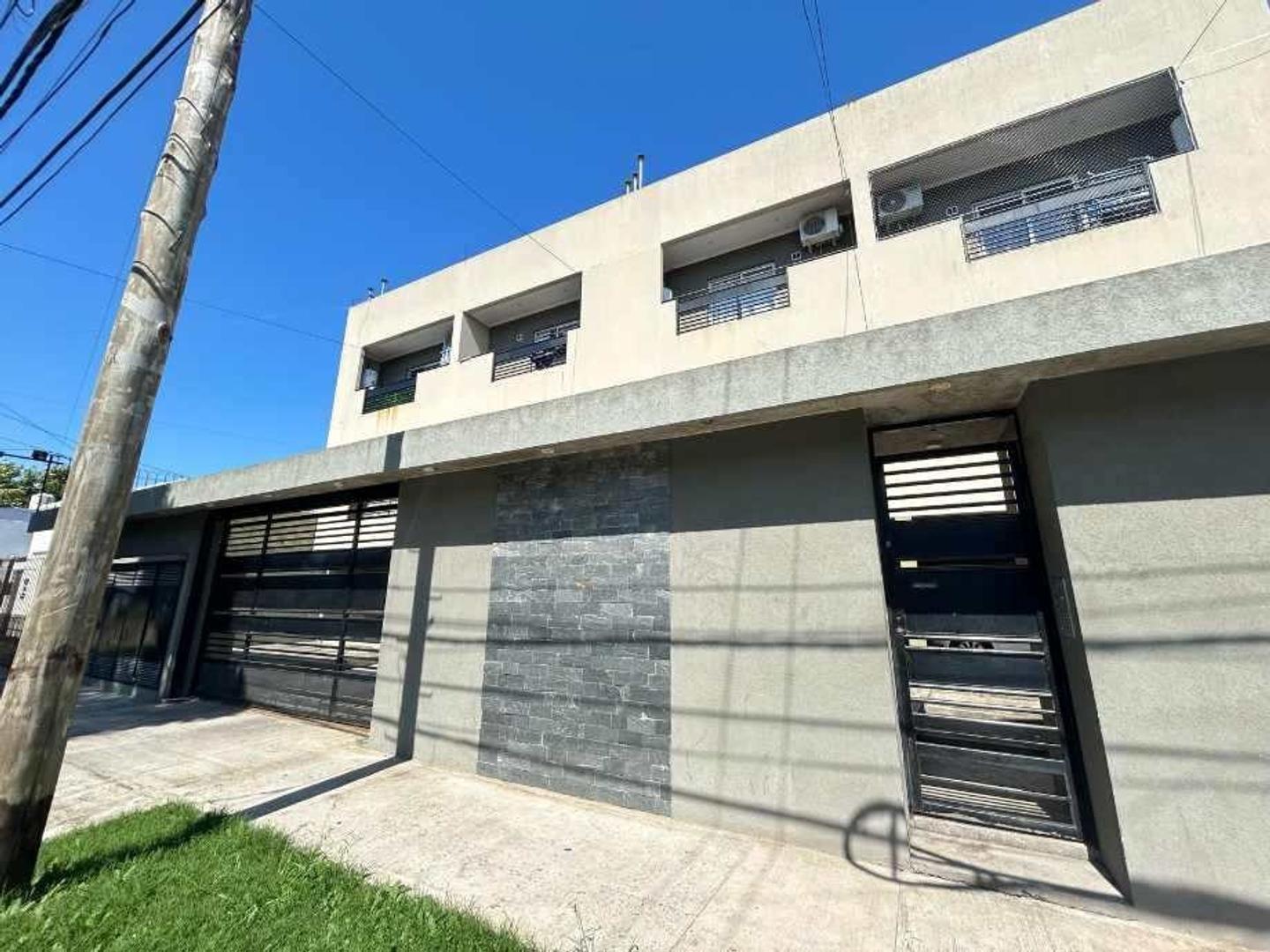 Foto de Oportunidad 2 Ambientes al Frente con Cochera! – USD 54.999, imagen 1