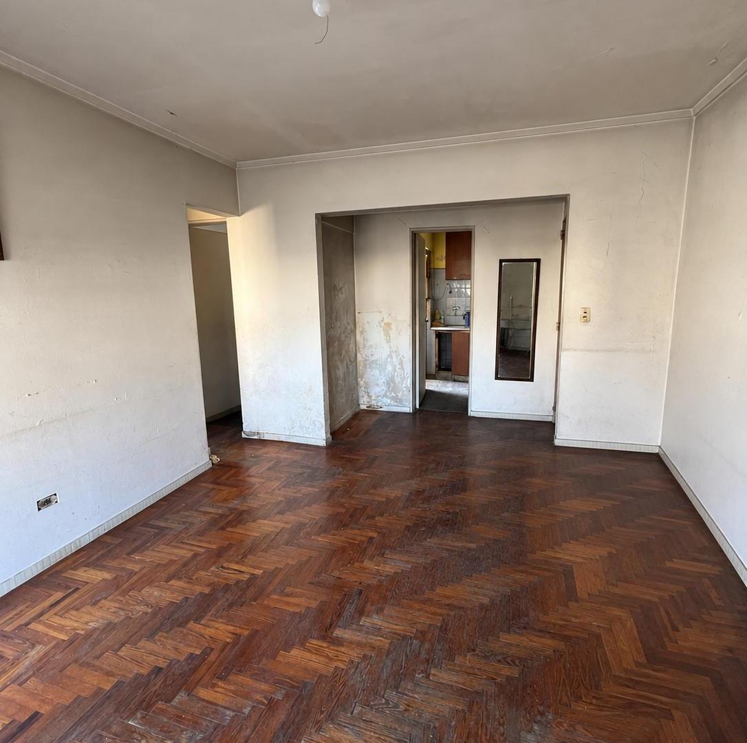 Foto de OPORTUNIDAD!!! VENTA DPTO 3 AMB. A REFACCIONAR EN SAN CRISTOBAL, imagen 4
