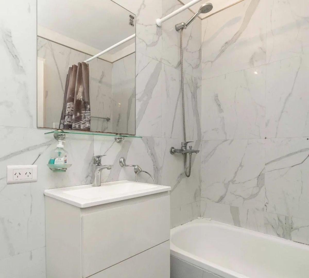 Foto de Venta depto 2 amb renovado Recoleta balcón, imagen 4