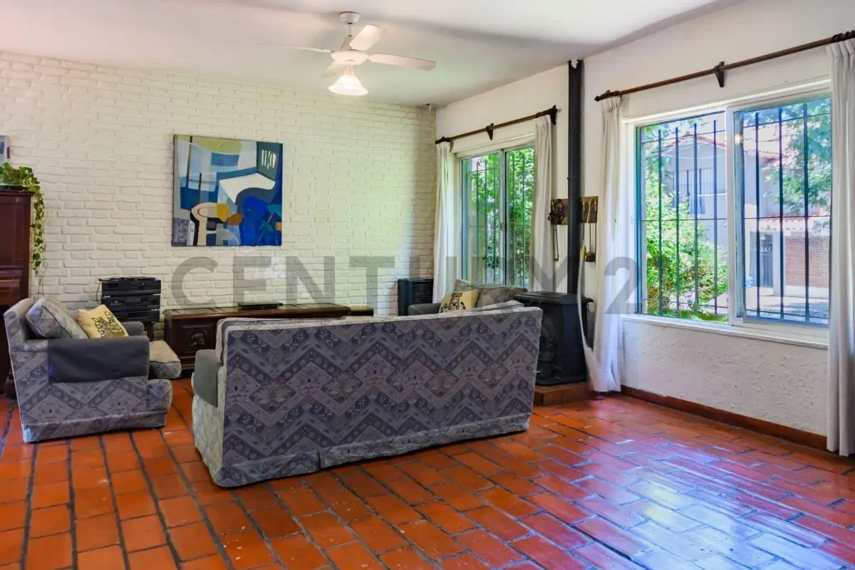 CASA EN VENTA DE 4 AMBIENTES JARDIN Y COCHERA EN BECCAR-SAN ISIDRO 5