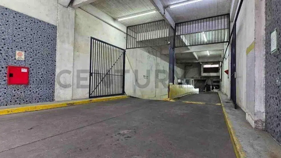 COCHERA CUBIERTA EN VENTA EN MONSERRAT ALSINA AL 1200 3