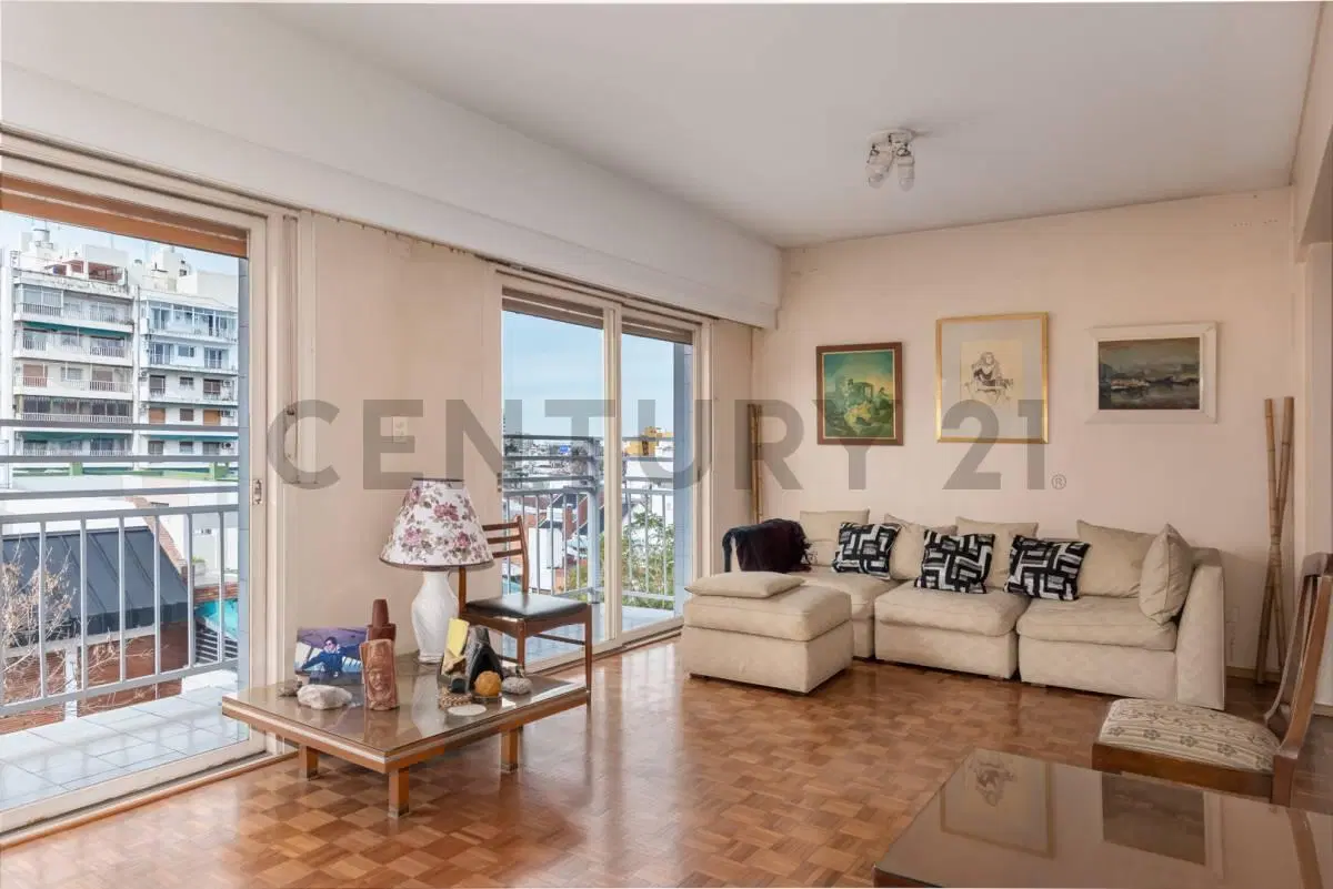 DEPARTAMENTO DE 5 AMBIENTES EN VENTA COCHERA Y HAB DE SERVICIO 3