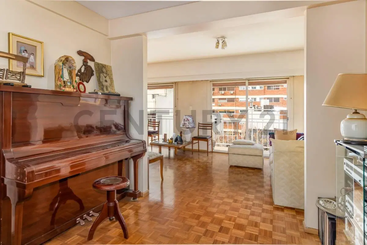 DEPARTAMENTO DE 5 AMBIENTES EN VENTA COCHERA Y HAB DE SERVICIO 4