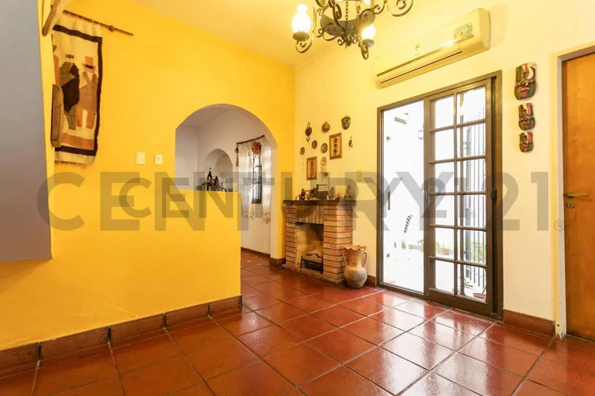 CASA DE 5 AMBIENTES EN VENTA EN ALMAGRO COCHERA 5