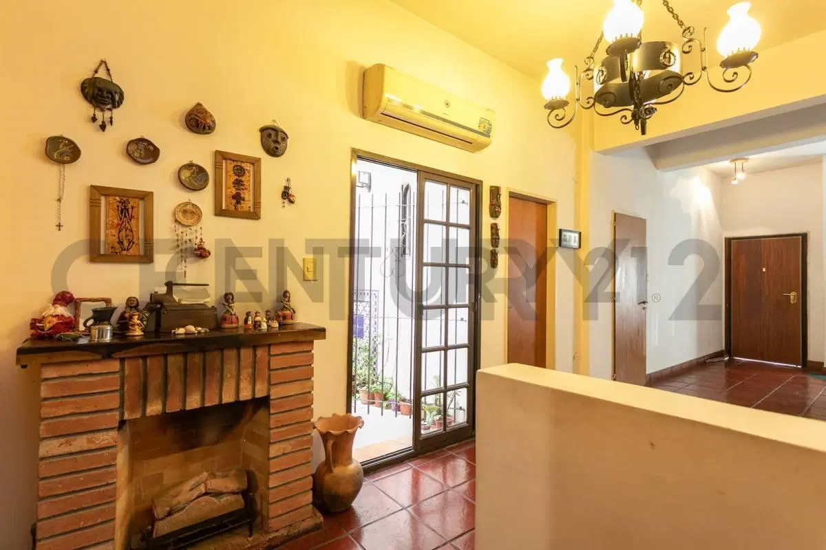 CASA DE 5 AMBIENTES EN VENTA EN ALMAGRO COCHERA 4