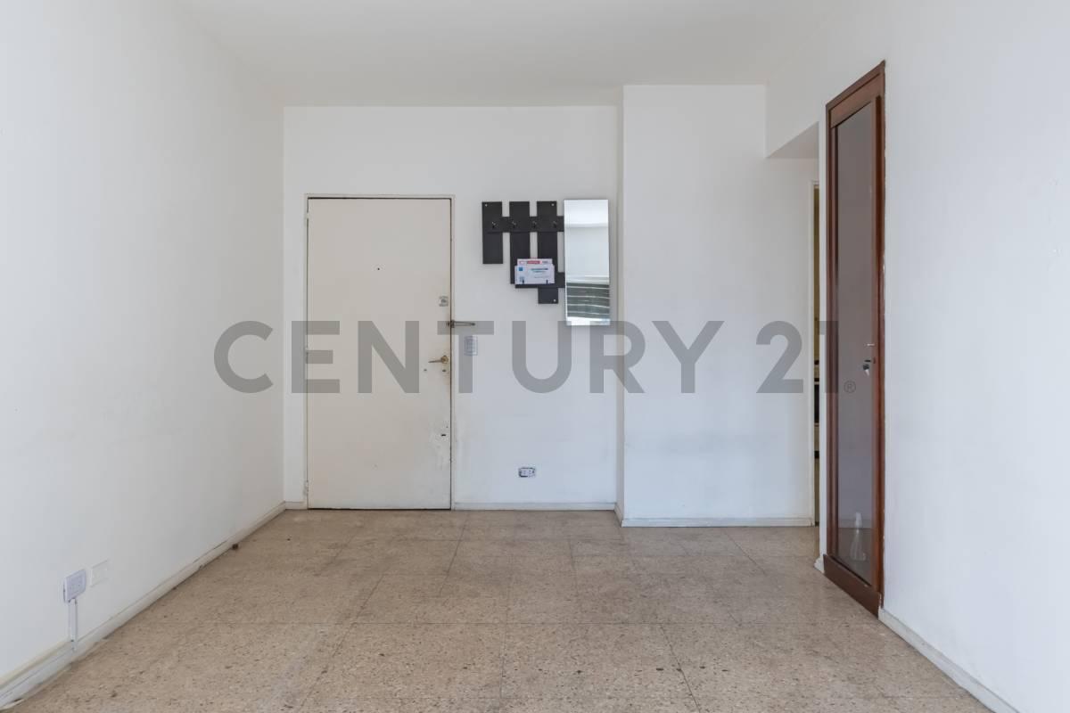 Foto de VENTA DEPARTAMENTO DE 3 AMBIENTES APTO PROFESIONAL RIVADAVIA Y COLOMBRES, imagen 3