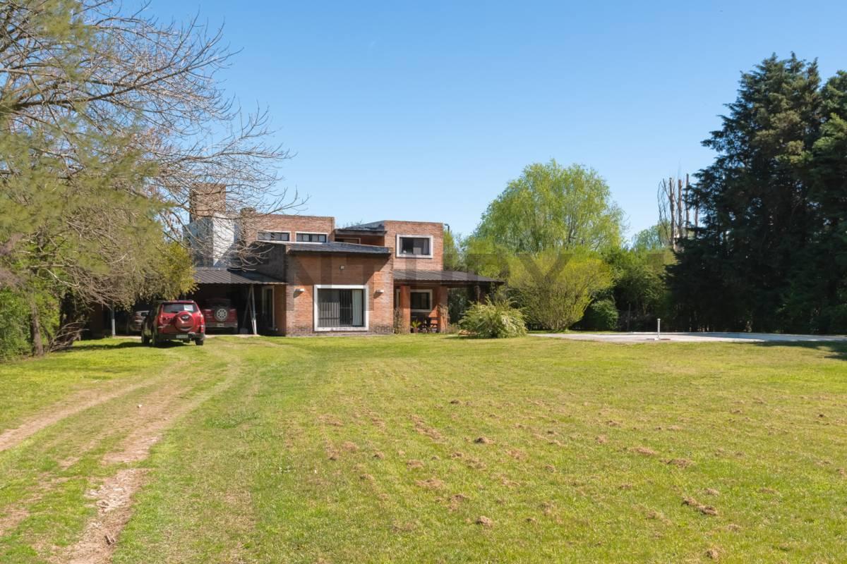 Foto de Venta Casa quinta con piscina y gran parque Comarca del Sol Exaltacion, imagen 2